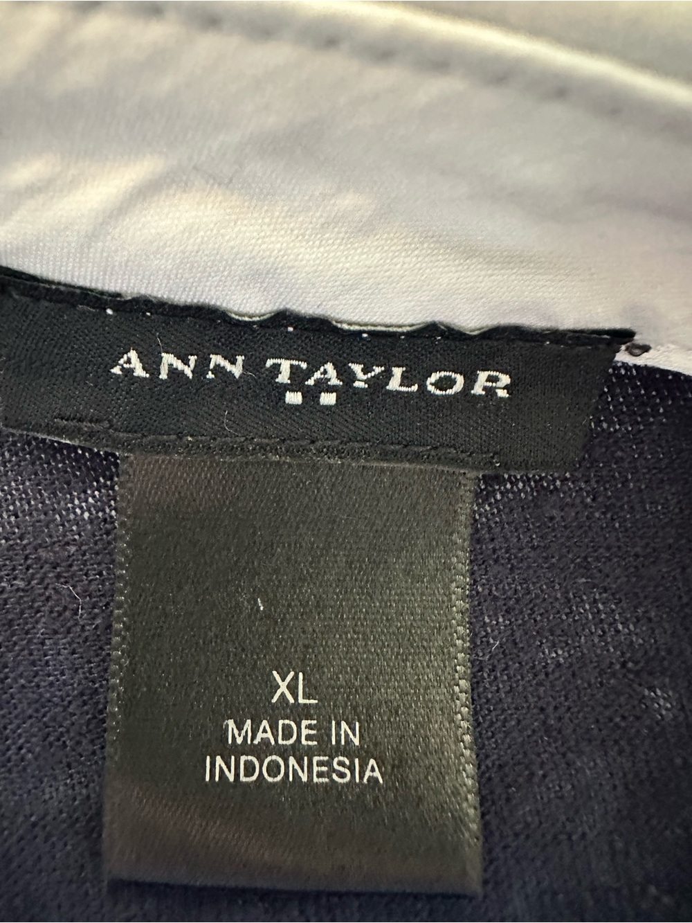 Ann Taylor Navy Tee with White Peter Pan Contrast Collar, size XL - Picture 8 of 9